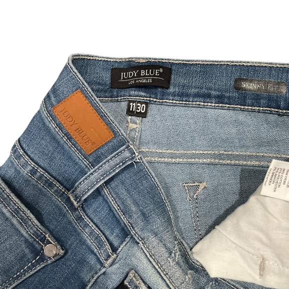 Judy Blue Women’s Skinny Fit Blue Distressed Jeans Size 11/30 - Picture 4 of 6